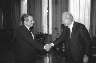 Il Presidente della Repubblica Francesco Cossiga  con Luciano Guerzoni, nuovo presidente della Giunta Regionale dell'Emilia-Romagna