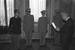 Incontro del Presidente della Repubblica Francesco Cossiga con una delegazione di allievi dell'Accademia della Guardia di Finanza, in servizio di Guardia d'Onore al Palazzo del Quirinale