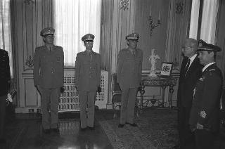 Incontro del Presidente della Repubblica Francesco Cossiga con una delegazione di allievi dell'Accademia della Guardia di Finanza, in servizio di Guardia d'Onore al Palazzo del Quirinale