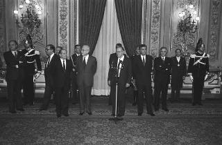 Il Presidente della Repubblica Francesco Cossiga incontra Franco Piga, ministro dell'industria, commercio e artigianato, e alcuni partecipanti alla Rassegna "SpotItalia 1987"