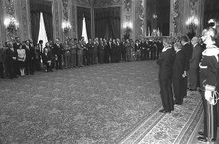 Il Presidente della Repubblica Francesco Cossiga incontra Franco Piga, ministro dell'industria, commercio e artigianato, e alcuni partecipanti alla Rassegna "SpotItalia 1987"