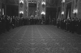 Il Presidente della Repubblica Francesco Cossiga incontra Franco Piga, ministro dell'industria, commercio e artigianato, e alcuni partecipanti alla Rassegna &quot;SpotItalia 1987&quot;