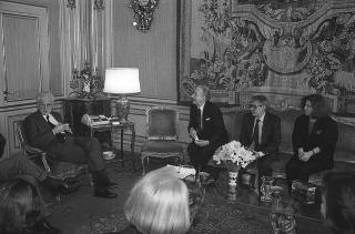 Incontro con una delegazione dell'Accademia nazionale di S. Luca, per la consegna del Premio "Presidente della Repubblica" 1986 allo scultore Vincenzo Gaetaniello