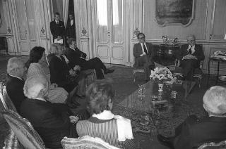 Incontro con una delegazione dell'Accademia nazionale di S. Luca, per la consegna del Premio "Presidente della Repubblica" 1986 allo scultore Vincenzo Gaetaniello