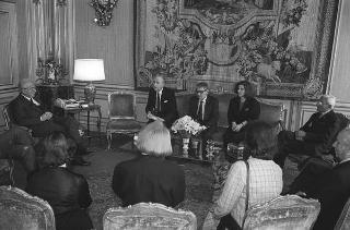 Incontro con una delegazione dell'Accademia nazionale di S. Luca, per la consegna del Premio "Presidente della Repubblica" 1986 allo scultore Vincenzo Gaetaniello
