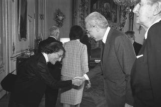 Incontro con una delegazione dell'Accademia nazionale di S. Luca, per la consegna del Premio "Presidente della Repubblica" 1986 allo scultore Vincenzo Gaetaniello