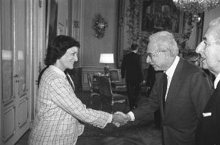 Incontro con una delegazione dell'Accademia nazionale di S. Luca, per la consegna del Premio "Presidente della Repubblica" 1986 allo scultore Vincenzo Gaetaniello