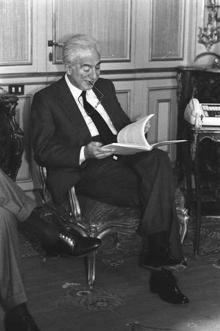 Incontro con una delegazione dell'Accademia nazionale di S. Luca, per la consegna del Premio "Presidente della Repubblica" 1986 allo scultore Vincenzo Gaetaniello