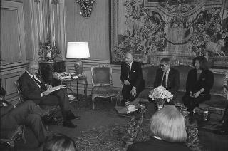Incontro con una delegazione dell'Accademia nazionale di S. Luca, per la consegna del Premio "Presidente della Repubblica" 1986 allo scultore Vincenzo Gaetaniello