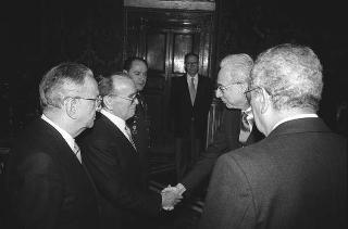 Il Presidente della Repubblica Francesco Cossiga riceve: Sua Eccellenza Federico Estatda Velez, nuovo Ambasciatore della Repubblica di Colombia, Sua Eccellenza Balthazar Nahimana, nuovo Ambasciatore della Repubblica del Burundi, Sua Eccellenza Feesago Siaosi Fepulea 'I, nuovo Ambasciatore di Samoa Occidentale, Sua Eccellenza  Horour Helgason, nuovo Ambasciatore della Repubblica d'Islanda per la presentazione delle Lettere Credenziali.