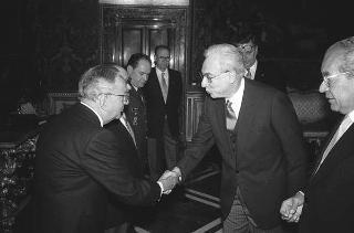 Il Presidente della Repubblica Francesco Cossiga riceve: Sua Eccellenza Federico Estatda Velez, nuovo Ambasciatore della Repubblica di Colombia, Sua Eccellenza Balthazar Nahimana, nuovo Ambasciatore della Repubblica del Burundi, Sua Eccellenza Feesago Siaosi Fepulea 'I, nuovo Ambasciatore di Samoa Occidentale, Sua Eccellenza  Horour Helgason, nuovo Ambasciatore della Repubblica d'Islanda per la presentazione delle Lettere Credenziali.