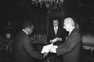 Il Presidente della Repubblica Francesco Cossiga riceve: Sua Eccellenza Federico Estatda Velez, nuovo Ambasciatore della Repubblica di Colombia, Sua Eccellenza Balthazar Nahimana, nuovo Ambasciatore della Repubblica del Burundi, Sua Eccellenza Feesago Siaosi Fepulea 'I, nuovo Ambasciatore di Samoa Occidentale, Sua Eccellenza  Horour Helgason, nuovo Ambasciatore della Repubblica d'Islanda per la presentazione delle Lettere Credenziali.