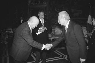 Il Presidente della Repubblica Francesco Cossiga riceve: Sua Eccellenza Federico Estatda Velez, nuovo Ambasciatore della Repubblica di Colombia, Sua Eccellenza Balthazar Nahimana, nuovo Ambasciatore della Repubblica del Burundi, Sua Eccellenza Feesago Siaosi Fepulea 'I, nuovo Ambasciatore di Samoa Occidentale, Sua Eccellenza  Horour Helgason, nuovo Ambasciatore della Repubblica d'Islanda per la presentazione delle Lettere Credenziali.