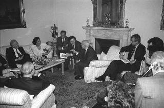 Incontro del Presidente della Repubblica Francesco Cossiga con gli autori e gli editori del libro "Elementare, Signor Presidente": per la presentazione dell'opera