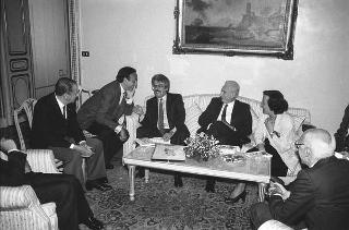 Incontro del Presidente della Repubblica Francesco Cossiga con gli autori e gli editori del libro "Elementare, Signor Presidente": per la presentazione dell'opera