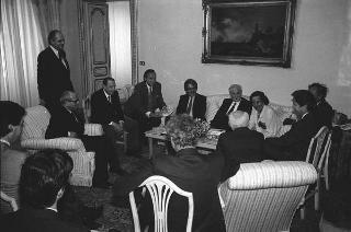 Incontro del Presidente della Repubblica Francesco Cossiga con gli autori e gli editori del libro "Elementare, Signor Presidente": per la presentazione dell'opera