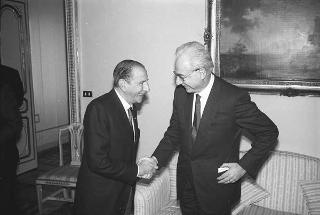 Incontro del Presidente della Repubblica Francesco Cossiga con gli autori e gli editori del libro "Elementare, Signor Presidente": per la presentazione dell'opera