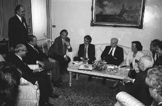 Incontro del Presidente della Repubblica Francesco Cossiga con gli autori e gli editori del libro "Elementare, Signor Presidente": per la presentazione dell'opera