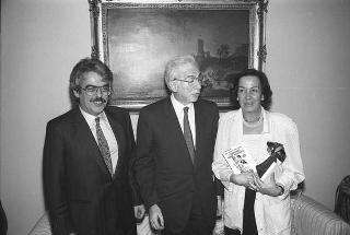 Incontro del Presidente della Repubblica Francesco Cossiga con gli autori e gli editori del libro "Elementare, Signor Presidente": per la presentazione dell'opera