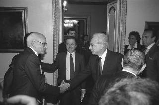 Incontro del Presidente della Repubblica Francesco Cossiga con gli autori e gli editori del libro "Elementare, Signor Presidente": per la presentazione dell'opera