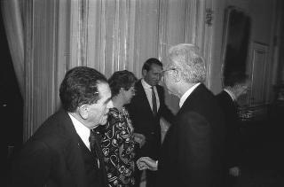 Il Presidente della Repubblica Francesco Cossiga riceve in udienza Giuseppe Scuderi, direttore dell'Istituto di Oftalmologia dell'Università di Roma, con una delegazione di partecipanti alla "Giornata internazionale di oftalmologia"