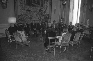 Il Presidente della Repubblica Francesco Cossiga riceve in udienza Giuseppe Scuderi, direttore dell'Istituto di Oftalmologia dell'Università di Roma, con una delegazione di partecipanti alla "Giornata internazionale di oftalmologia"