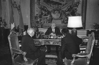 Incontro del Presidente della Repubblica Francesco Cossiga con Ramon Sugranyes De Franch, presidente dell'Istituto internazionale "Jacques Maritain", con il segretario generale Roberto Papini