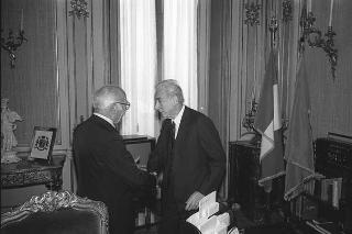 Incontro del Presidente della Repubblica Francesco Cossiga con Ramon Sugranyes De Franch, presidente dell'Istituto internazionale "Jacques Maritain", con il segretario generale Roberto Papini
