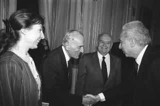 Il Presidente della Repubblica Francesco Cossiga riceve in udienza Aldo Tornese, presidente dell'Associazione educatrice italiana, con Luigi Morelli e Anna Lucchiari, vice presidente e segretario generale del sodalizio