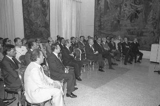 Presentazione al Presidente della Repubblica Francesco Cossiga del sistema di informatica giuridica "Archivio Costituzionale" IBM 9370, realizzato dalla IBM Italia