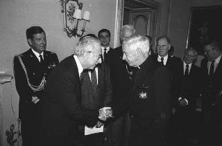 Il Presidente della Repubblica Francesco Cossiga incontra i  componenti della "Ancient and Honorable Artillery Company of Boston"