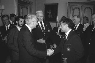Il Presidente della Repubblica Francesco Cossiga incontra i  componenti della "Ancient and Honorable Artillery Company of Boston"