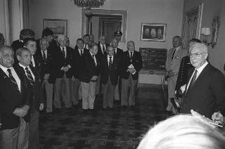 Il Presidente della Repubblica Francesco Cossiga incontra i  componenti della "Ancient and Honorable Artillery Company of Boston"
