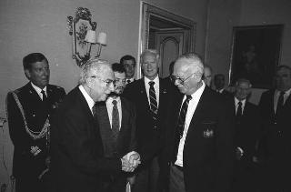 Il Presidente della Repubblica Francesco Cossiga incontra i  componenti della "Ancient and Honorable Artillery Company of Boston"