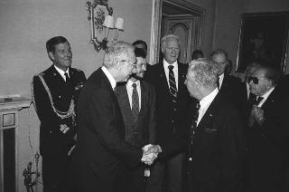 Il Presidente della Repubblica Francesco Cossiga incontra i  componenti della "Ancient and Honorable Artillery Company of Boston"