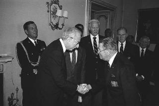 Il Presidente della Repubblica Francesco Cossiga incontra i  componenti della "Ancient and Honorable Artillery Company of Boston"