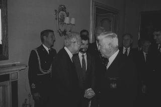 Il Presidente della Repubblica Francesco Cossiga incontra i  componenti della "Ancient and Honorable Artillery Company of Boston"