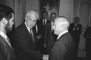 Il Presidente della Repubblica Francesco Cossiga incontra i  componenti della "Ancient and Honorable Artillery Company of Boston"