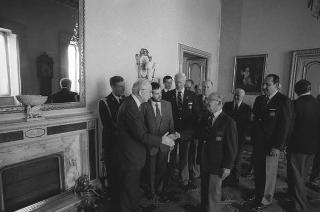 Il Presidente della Repubblica Francesco Cossiga incontra i  componenti della "Ancient and Honorable Artillery Company of Boston"