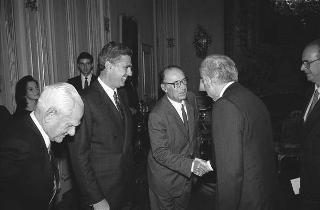 Il Presidente della Repubblica Francesco Cossiga incontra  Bruno Visentini, presidente del Premio Letterario Giovanni Comisso, con promotori, giuria e vincitori della IX edizione del Premio
