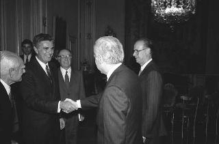 Il Presidente della Repubblica Francesco Cossiga incontra  Bruno Visentini, presidente del Premio Letterario Giovanni Comisso, con promotori, giuria e vincitori della IX edizione del Premio