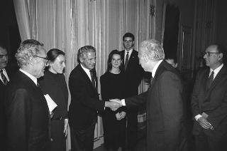 Il Presidente della Repubblica Francesco Cossiga incontra  Bruno Visentini, presidente del Premio Letterario Giovanni Comisso, con promotori, giuria e vincitori della IX edizione del Premio
