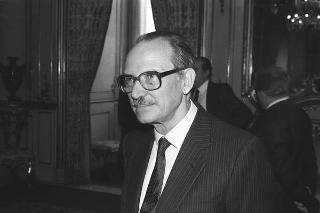 Il Presidente della Repubblica Francesco Cossiga durante la cerimonia di Giuramento dei nuovi giudici costituzionali: Mauro Ferri, Luigi Mengoni e Enzo Cheli
