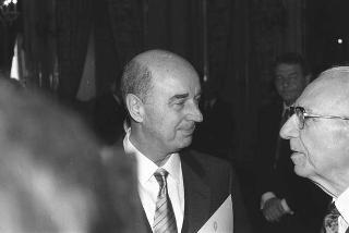 Il Presidente della Repubblica Francesco Cossiga durante la cerimonia di Giuramento dei nuovi giudici costituzionali: Mauro Ferri, Luigi Mengoni e Enzo Cheli