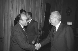 Il Presidente della Repubblica Francesco Cossiga riceve Nerio Nesi, presidente della Banca nazionale del lavoro, con il Consiglio d'amministrazione
