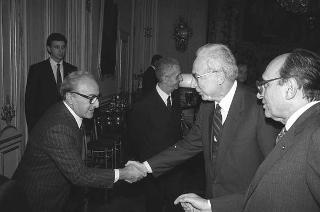Il Presidente della Repubblica Francesco Cossiga riceve Nerio Nesi, presidente della Banca nazionale del lavoro, con il Consiglio d'amministrazione