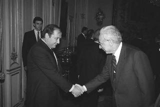 Il Presidente della Repubblica Francesco Cossiga riceve Nerio Nesi, presidente della Banca nazionale del lavoro, con il Consiglio d'amministrazione