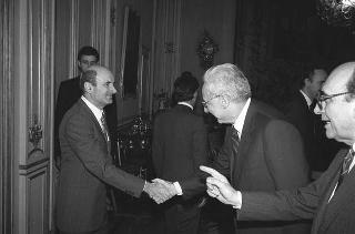 Il Presidente della Repubblica Francesco Cossiga riceve Nerio Nesi, presidente della Banca nazionale del lavoro, con il Consiglio d'amministrazione