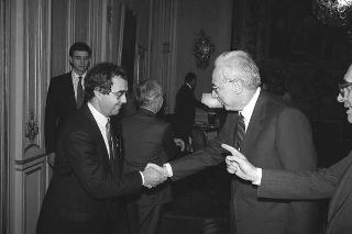 Il Presidente della Repubblica Francesco Cossiga riceve Nerio Nesi, presidente della Banca nazionale del lavoro, con il Consiglio d'amministrazione