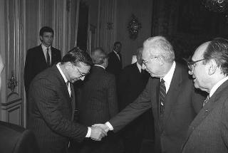 Il Presidente della Repubblica Francesco Cossiga riceve Nerio Nesi, presidente della Banca nazionale del lavoro, con il Consiglio d'amministrazione